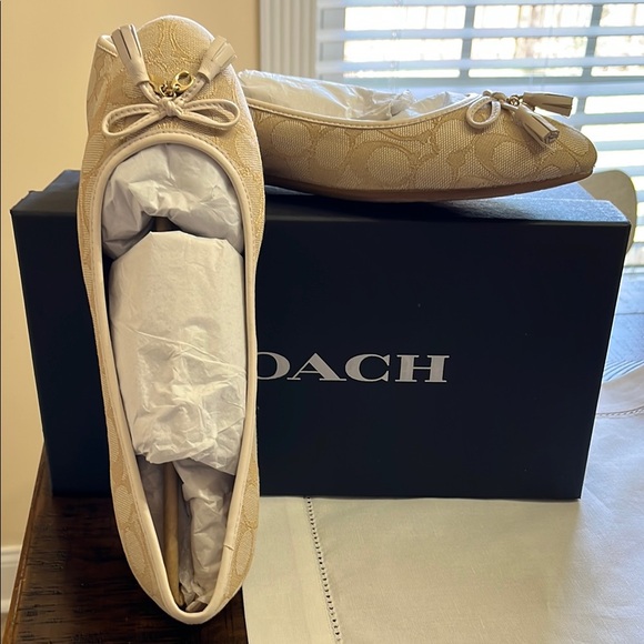 Coach Flats with Coach charms and bowtie  NWT - Picture 1 of 6